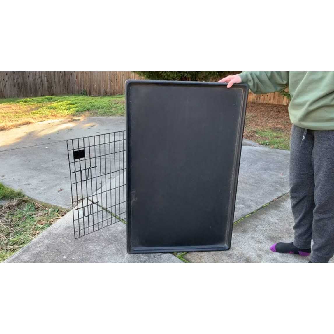 Medium 24 Inch Plastic Replacement Tray for Dog Crate L69933