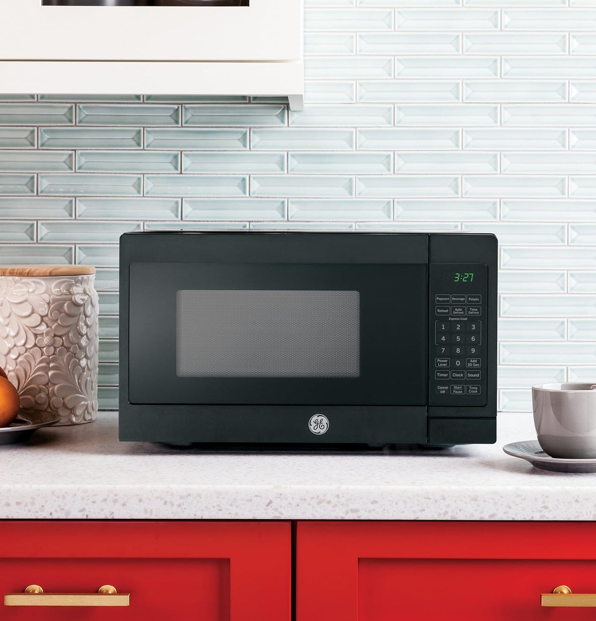 0.7 Cu Ft 700 Watts Black Microwave Oven C458444