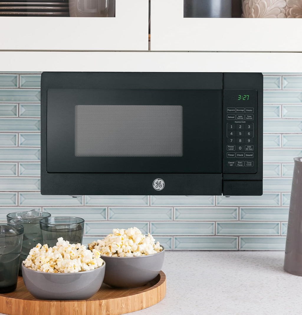 0.7 Cu Ft 700 Watts Black Microwave Oven C458444
