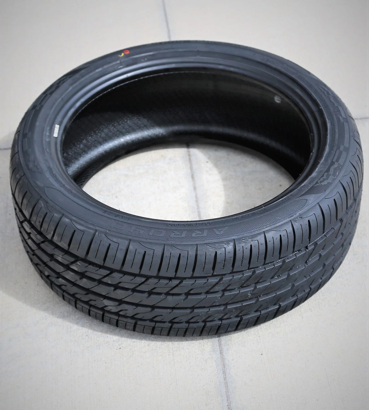 225/40ZR19 93W XL High Performance Tire K687