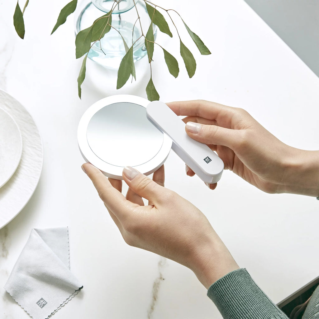 Magnifying Mirror H733373