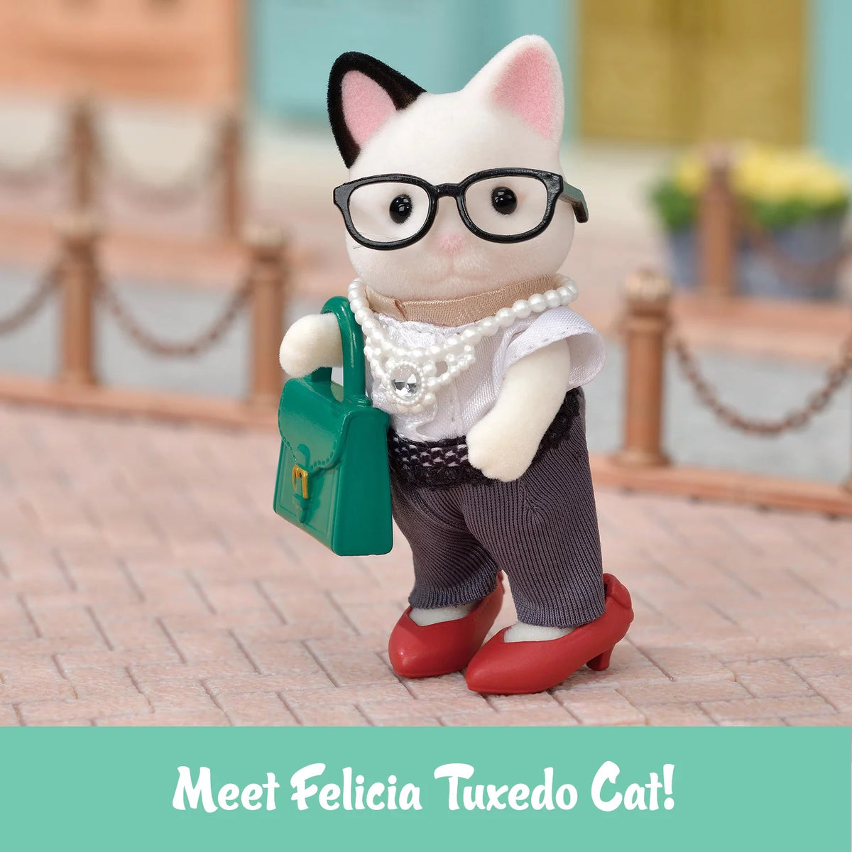 Tuxedo Cat Dollhouse Playset with Figure and Fashion Accessories E736