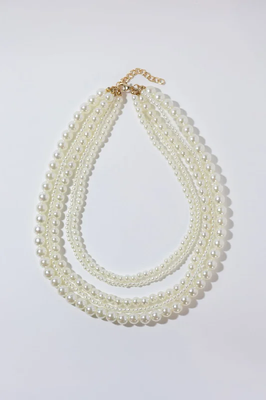 LAYERED PEARLS NECKLACE - SHORT